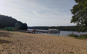 Mazurska bania u Pana Szeptuna - drewniany dom na skraju lasu